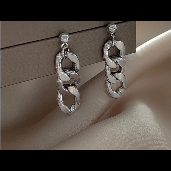 chain link earrings - Picture 2 of 4